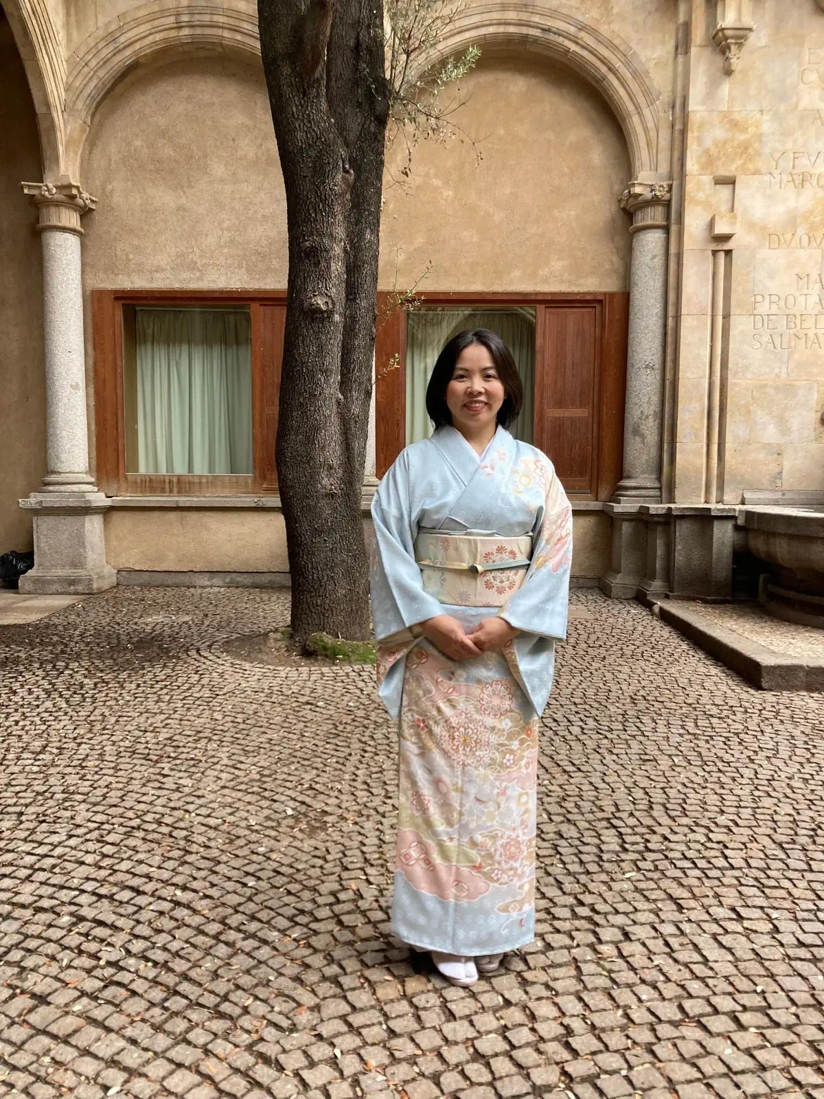 Sachi llevando su nuevo kimono